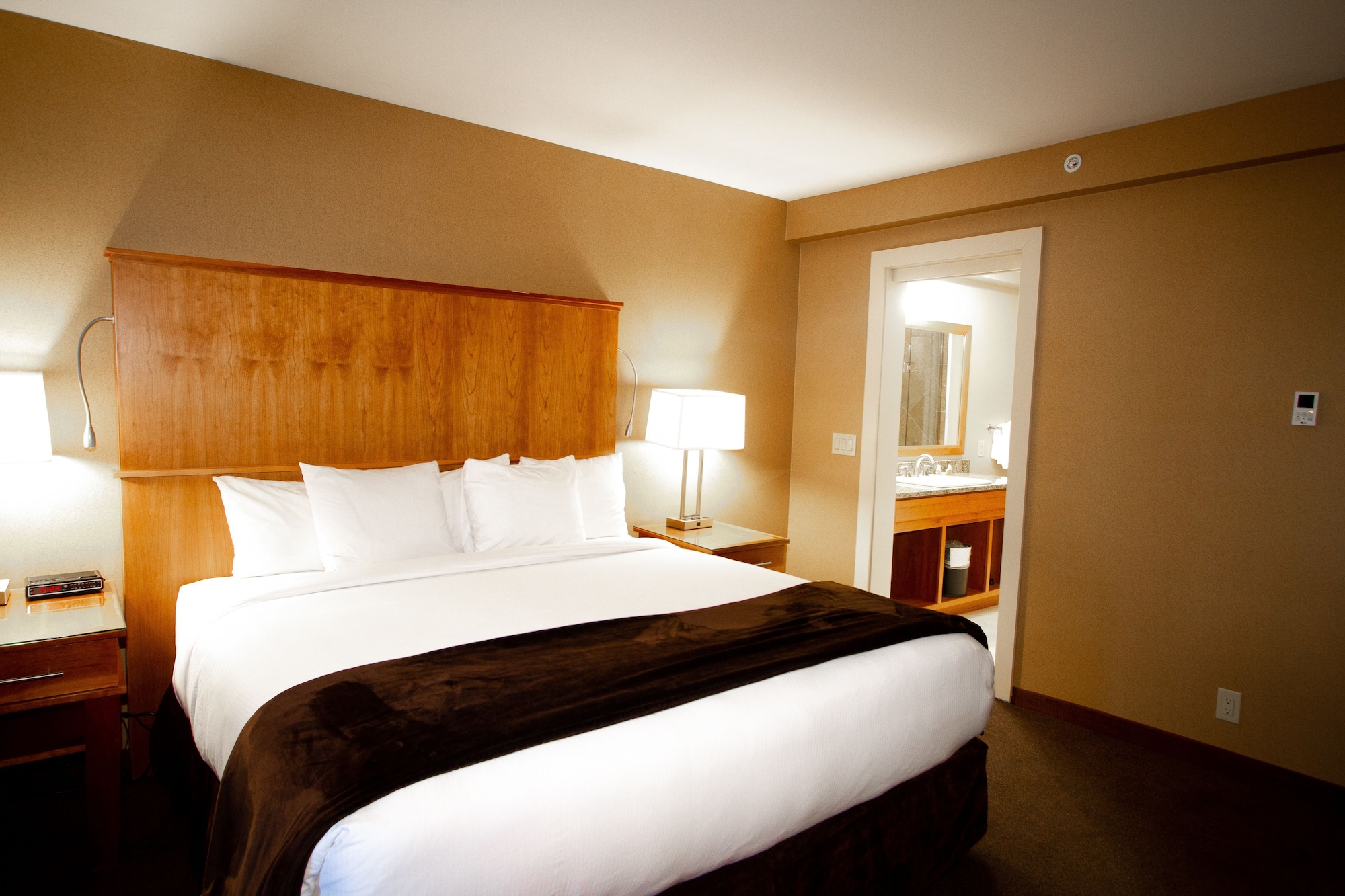 Mirabeau Park Hotel & Convention Center