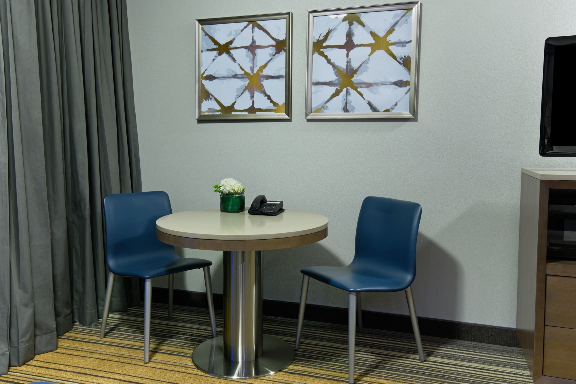 Oxford Suites Spokane