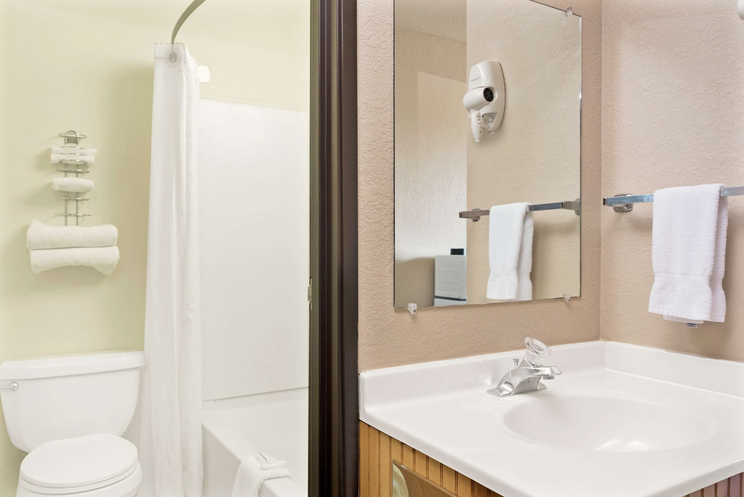 Super 8 by Wyndham Spokane/West