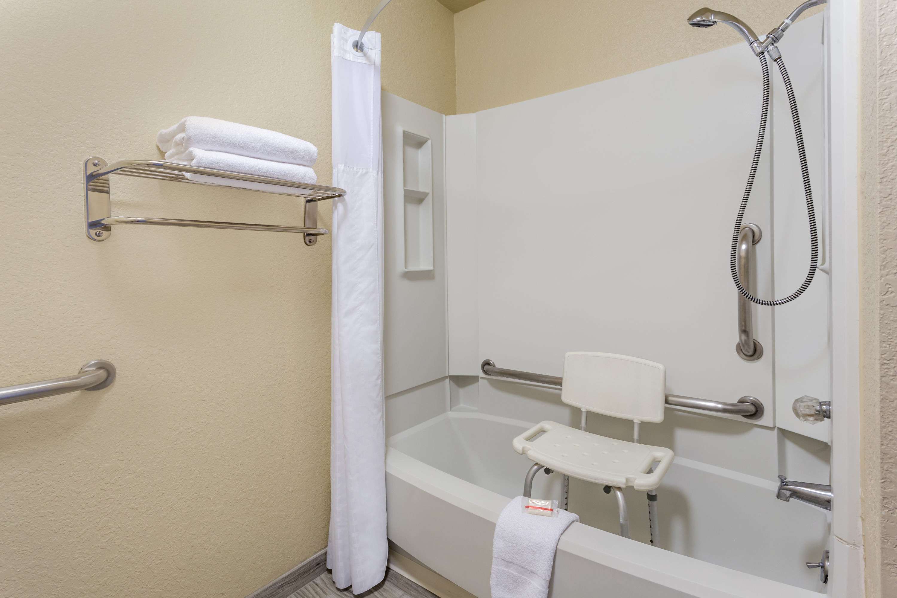SilverStone Inn & Suites