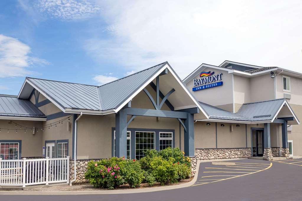 SilverStone Inn & Suites