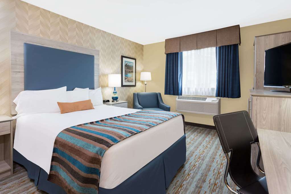 SilverStone Inn & Suites