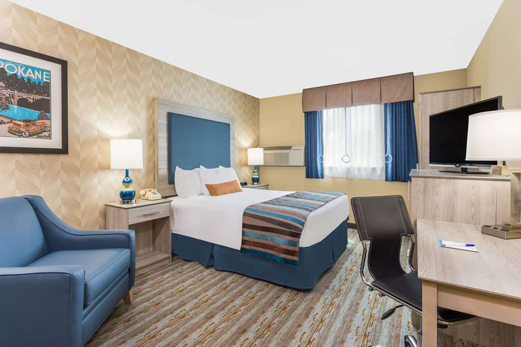 SilverStone Inn & Suites