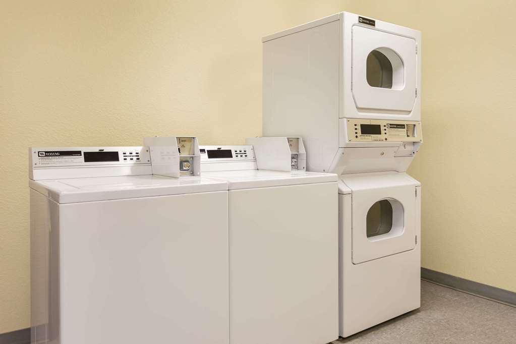 SilverStone Inn & Suites