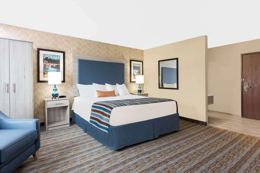SilverStone Inn & Suites
