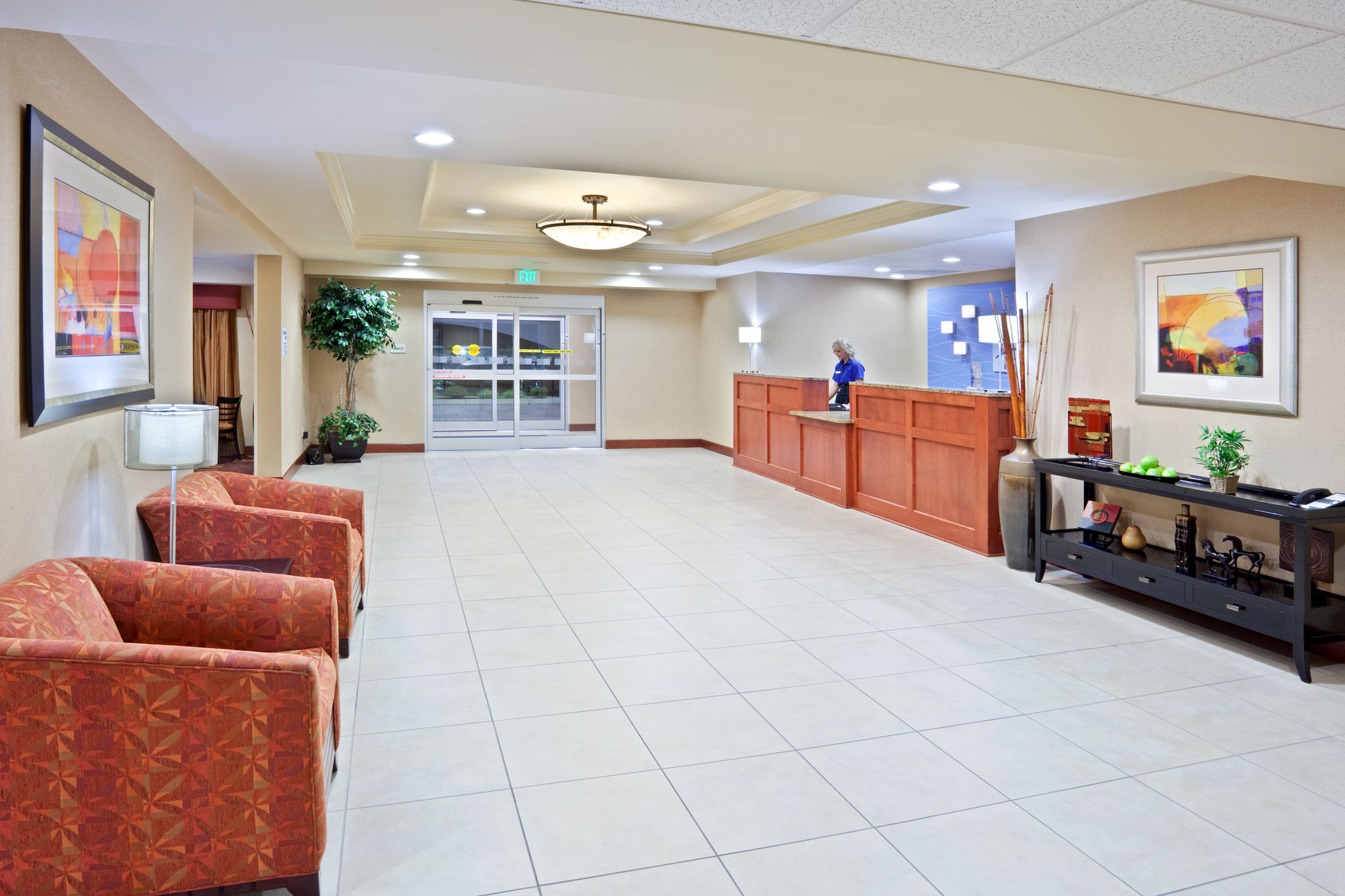 Holiday Inn Express Hotel & Suites Sumner