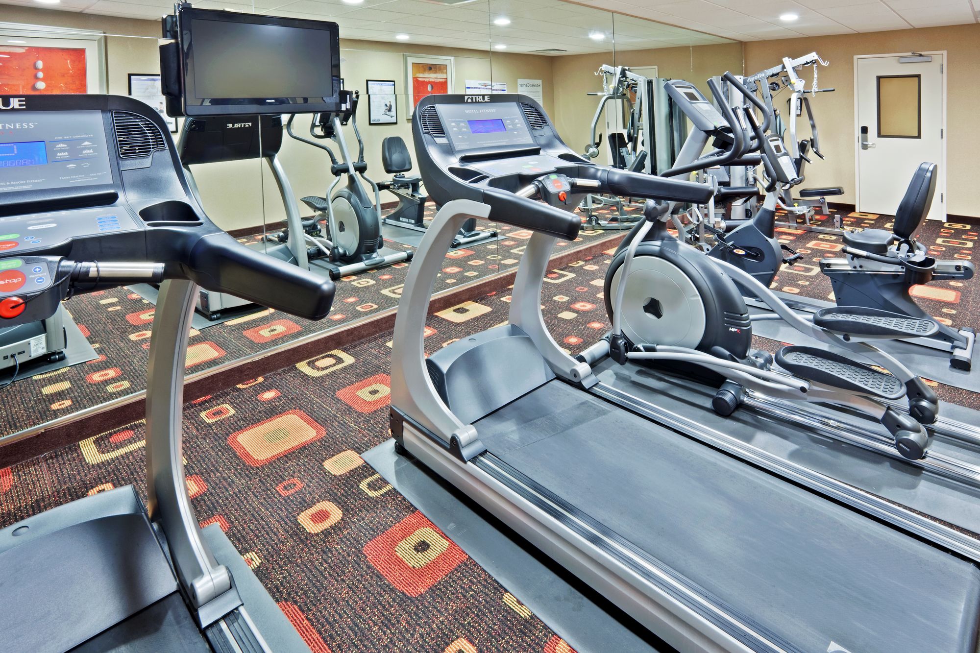 Holiday Inn Express Hotel & Suites Sumner