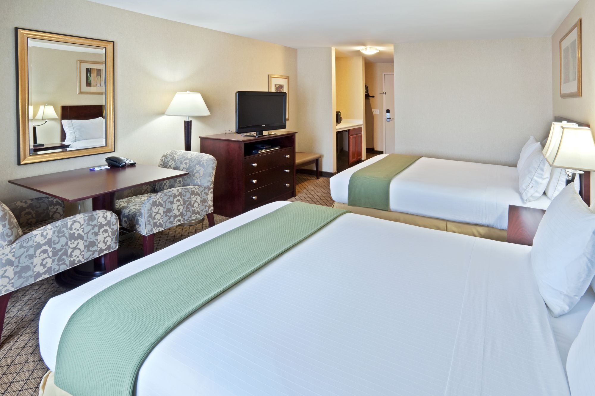 Holiday Inn Express Hotel & Suites Sumner