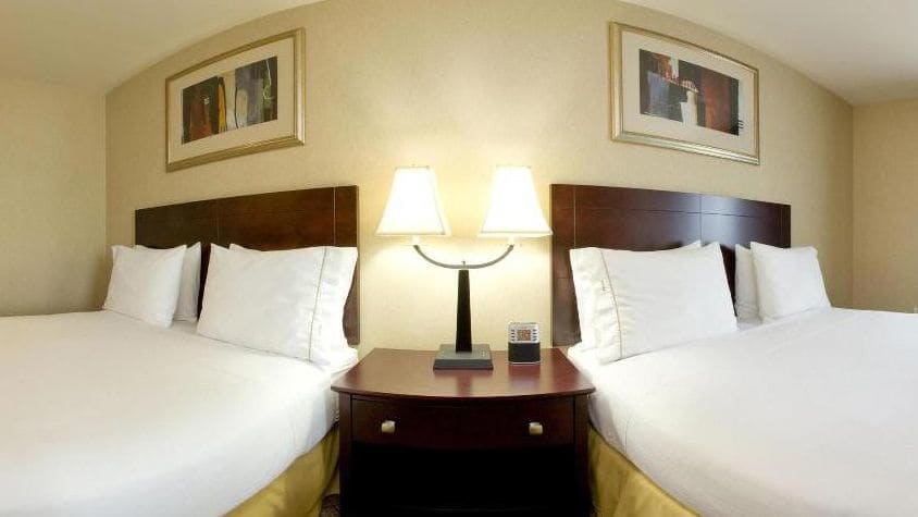 Holiday Inn Express Hotel & Suites Sumner