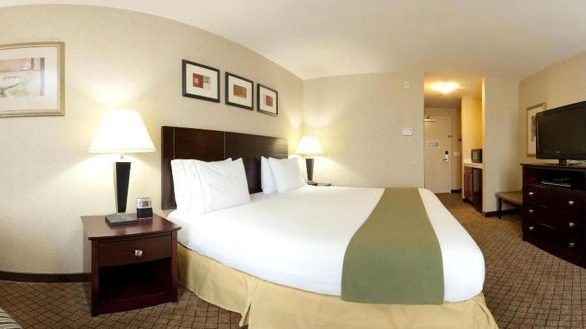 Holiday Inn Express Hotel & Suites Sumner