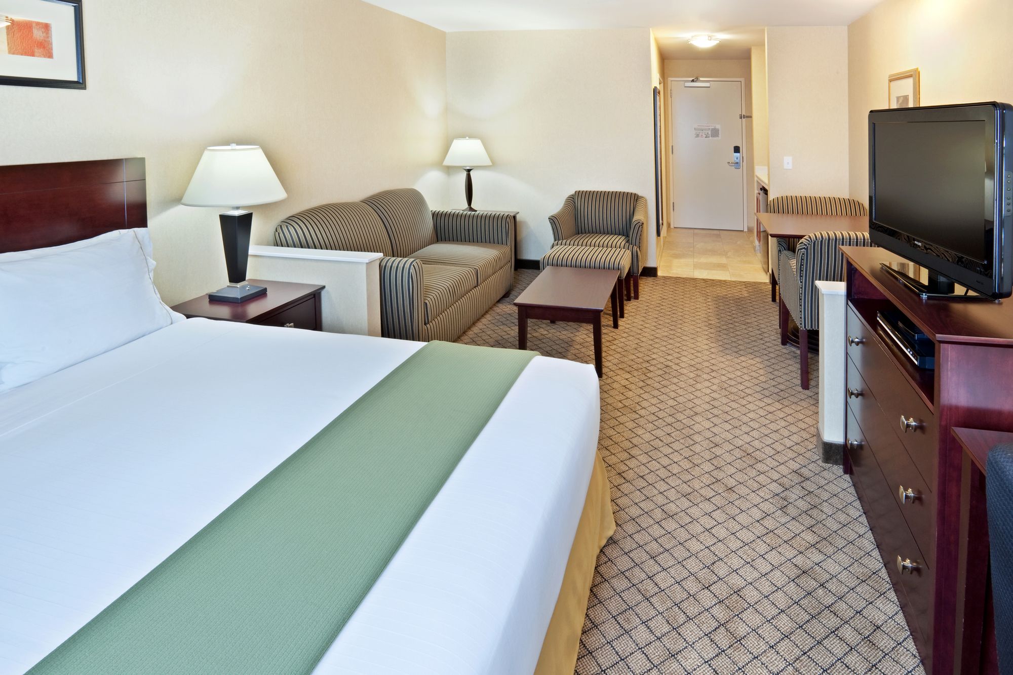Holiday Inn Express Hotel & Suites Sumner