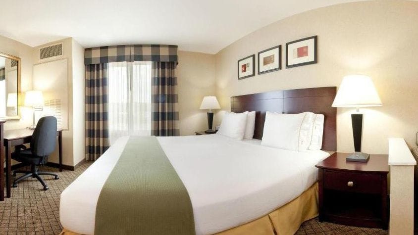 Holiday Inn Express Hotel & Suites Sumner