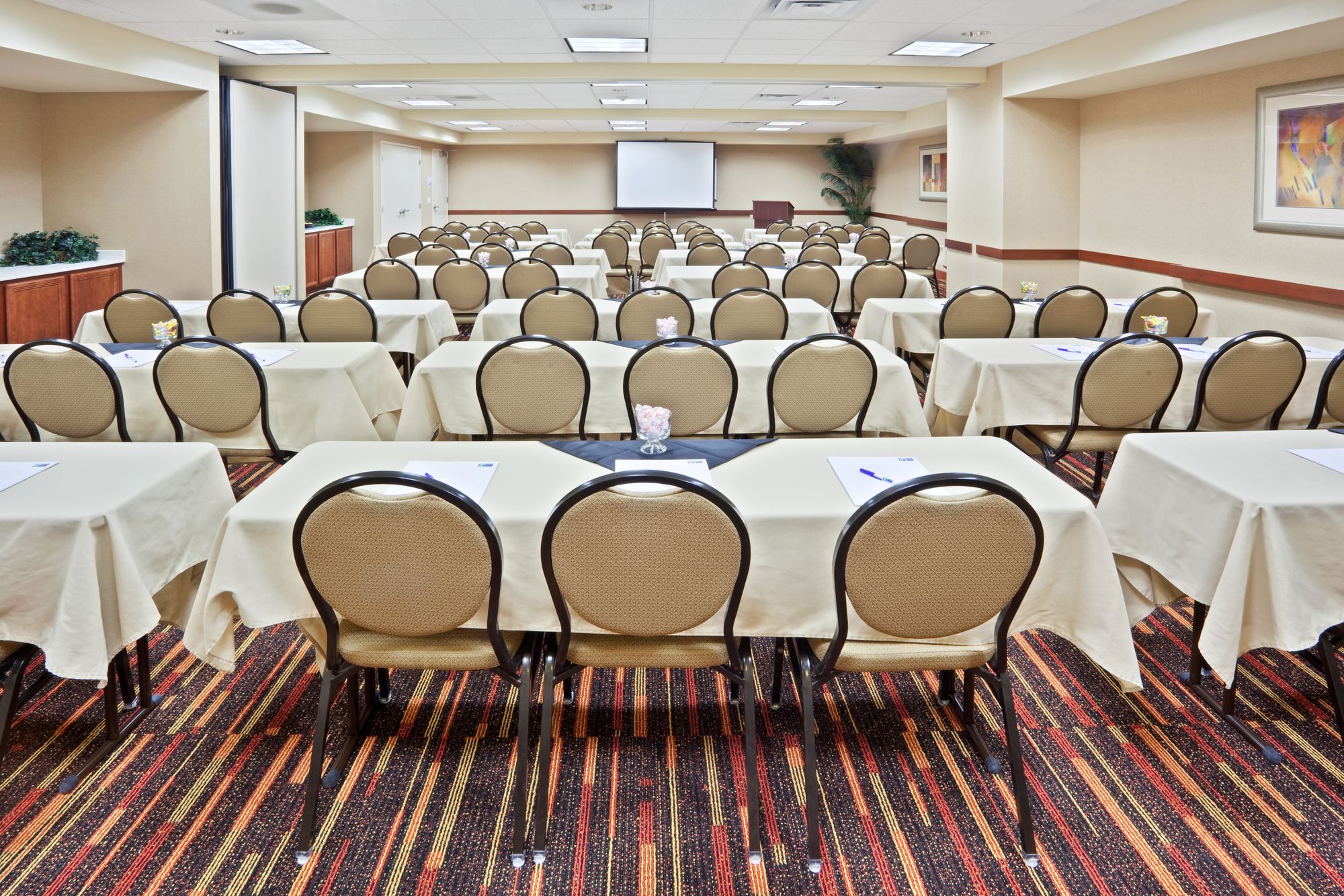Holiday Inn Express Hotel & Suites Sumner