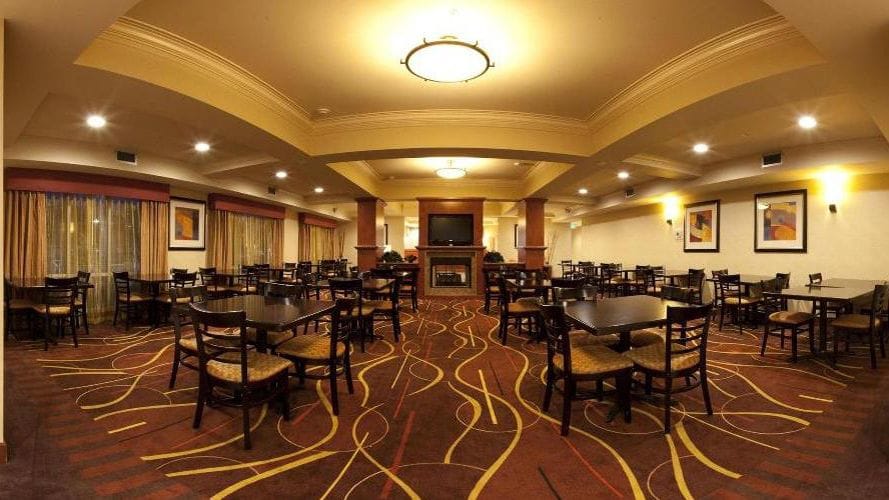 Holiday Inn Express Hotel & Suites Sumner