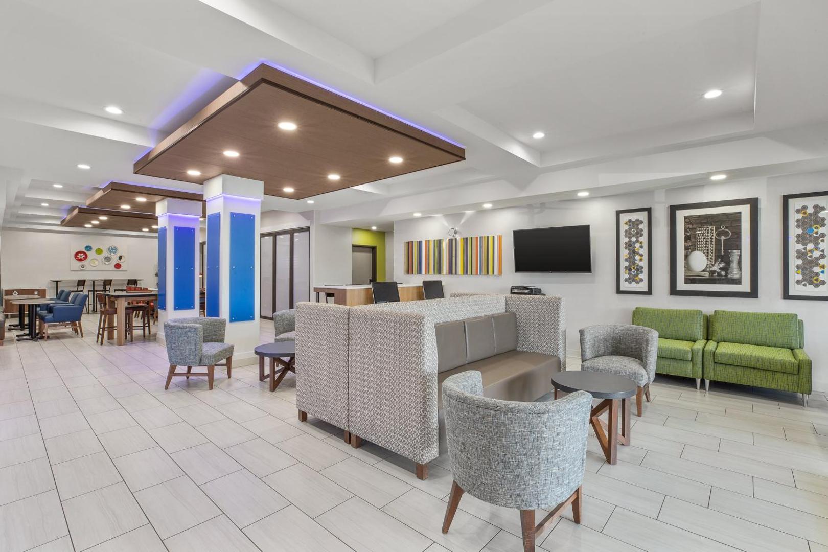 Holiday Inn Express & Suites Tacoma