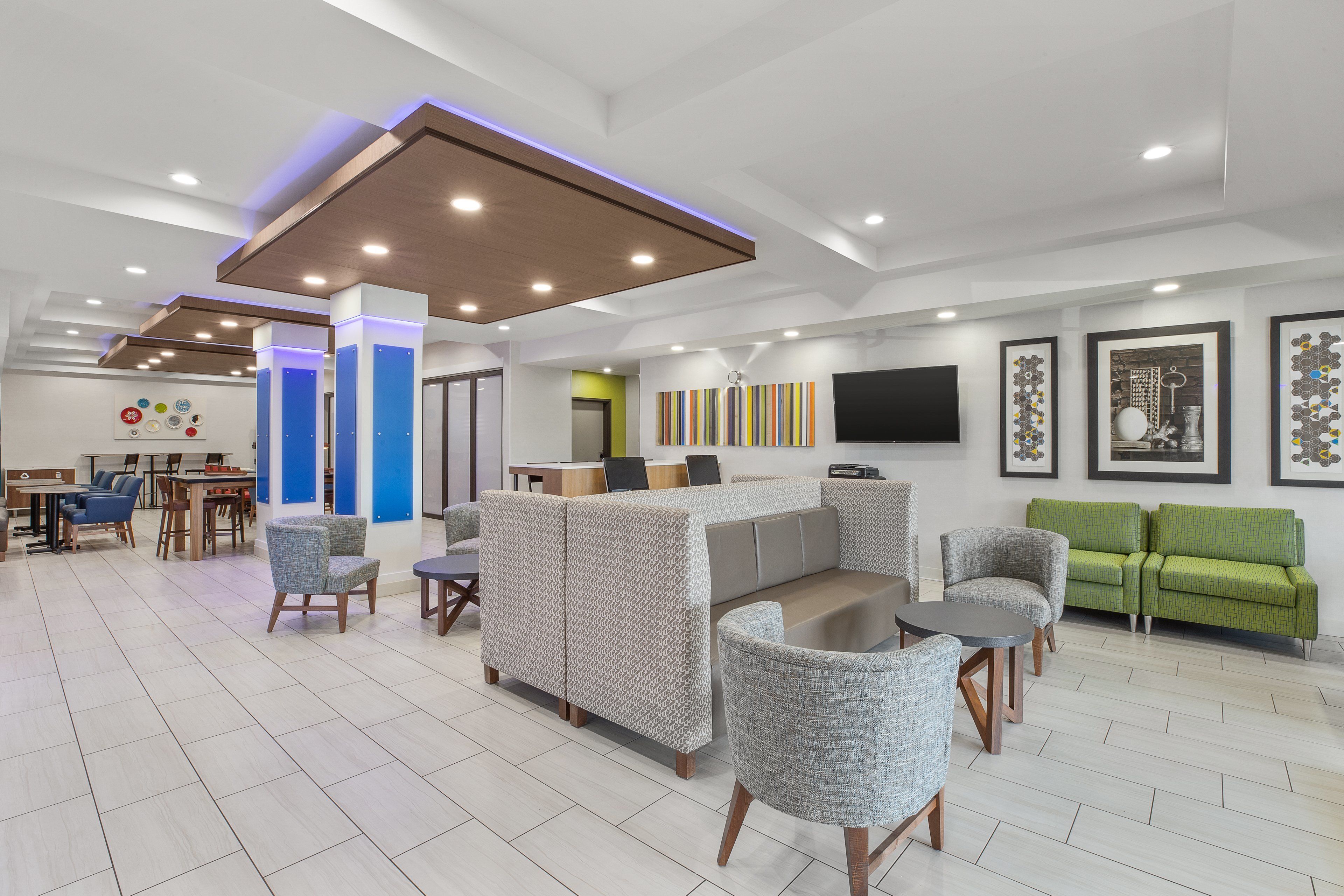 Holiday Inn Express & Suites Tacoma
