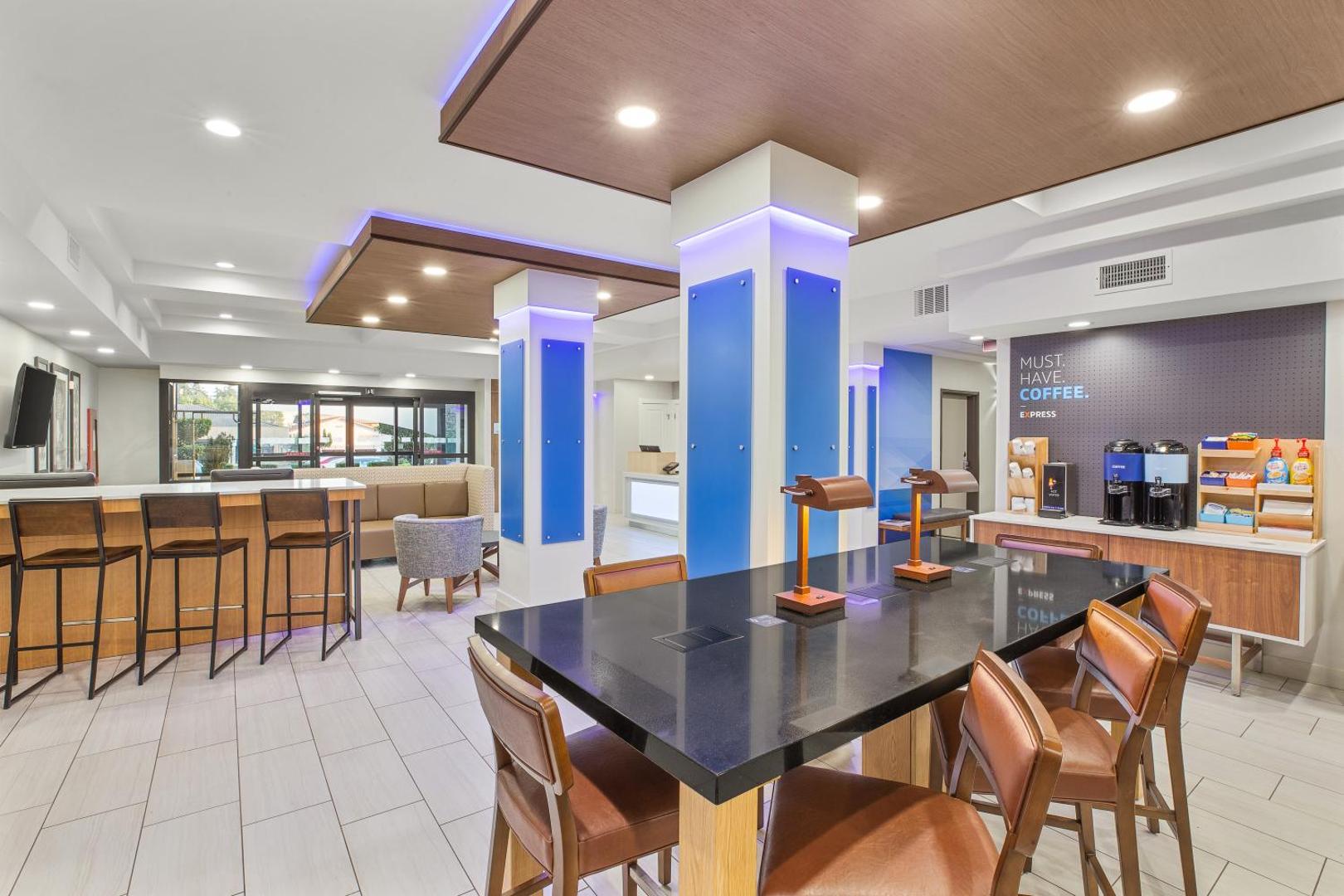 Holiday Inn Express & Suites Tacoma