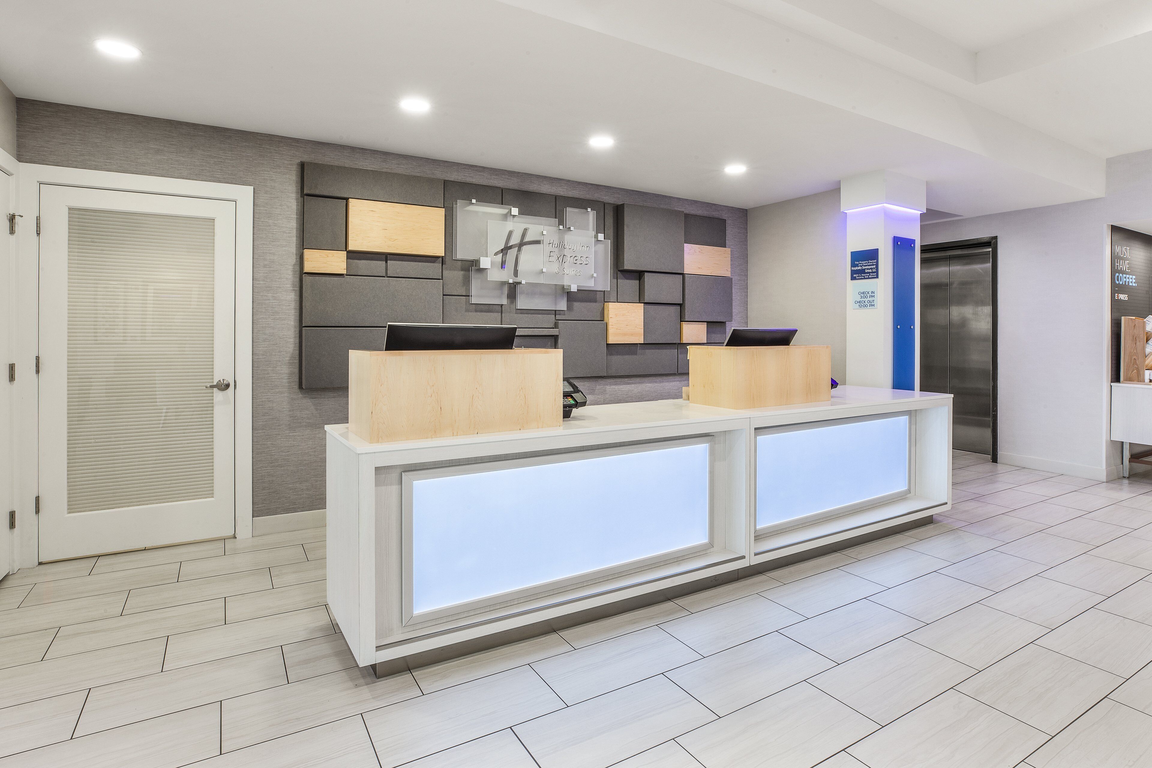 Holiday Inn Express & Suites Tacoma