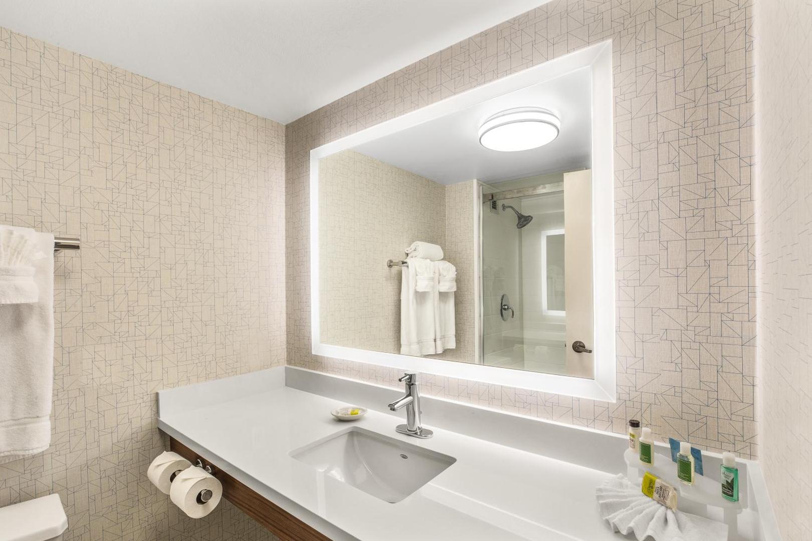 Holiday Inn Express & Suites Tacoma