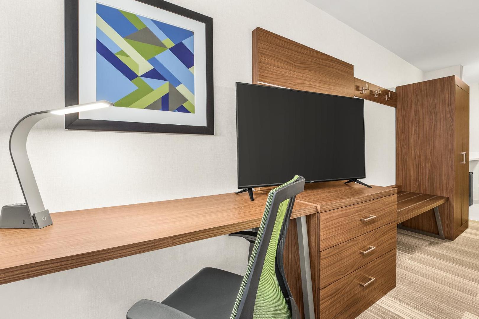 Holiday Inn Express & Suites Tacoma