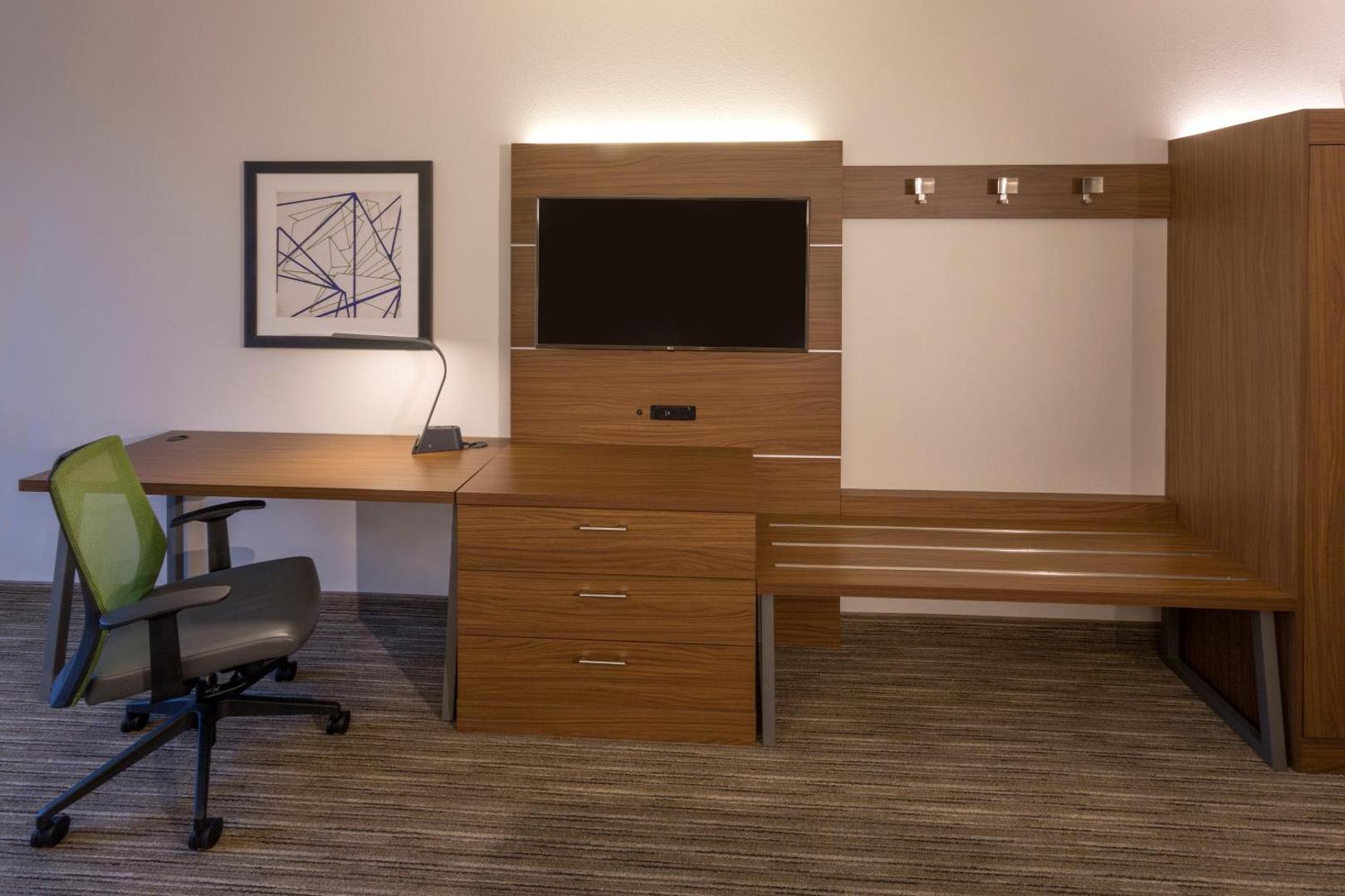 Holiday Inn Express And Suites Seattle South Tukwila
