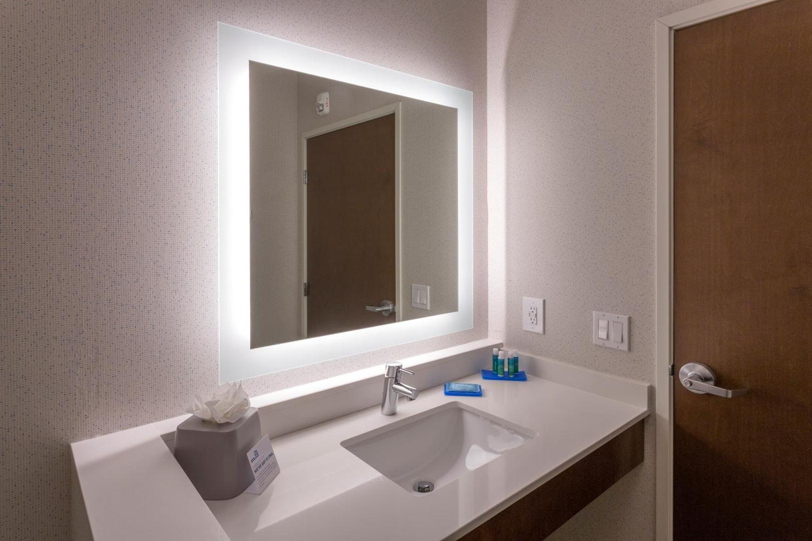 Holiday Inn Express And Suites Seattle South Tukwila