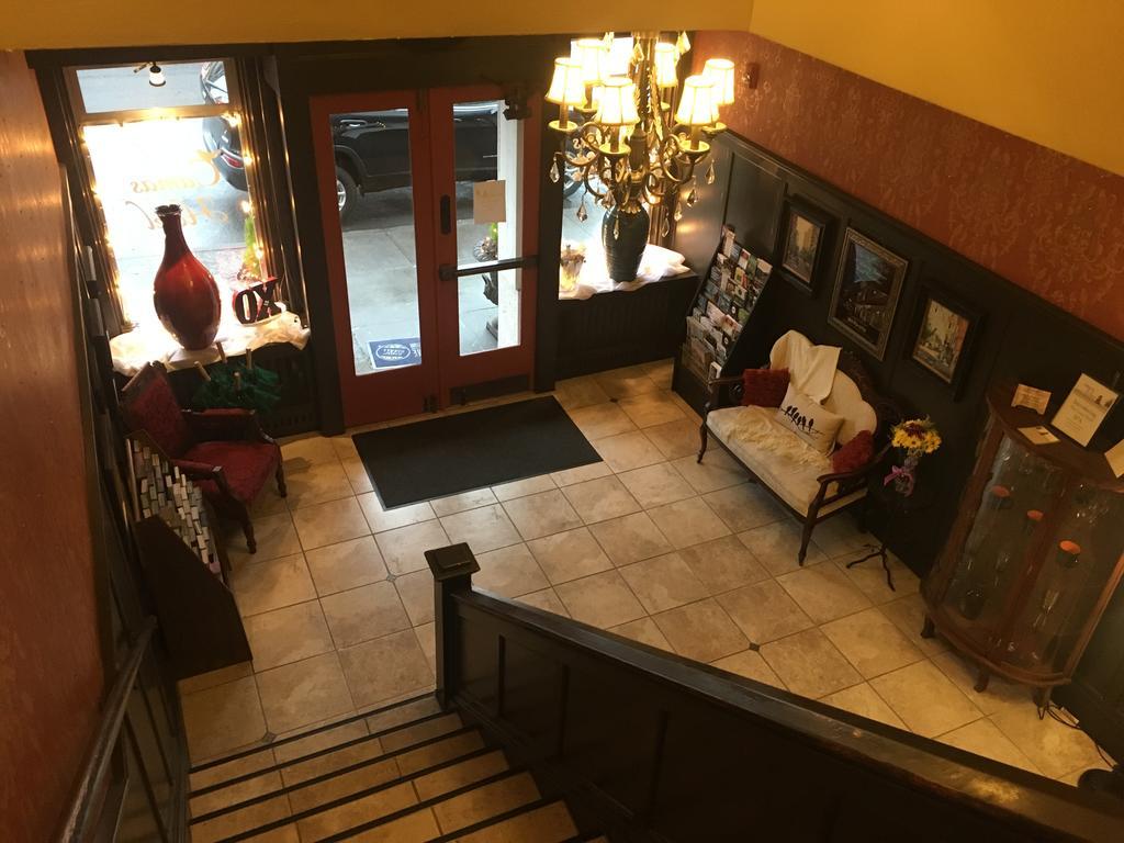 Camas Hotel