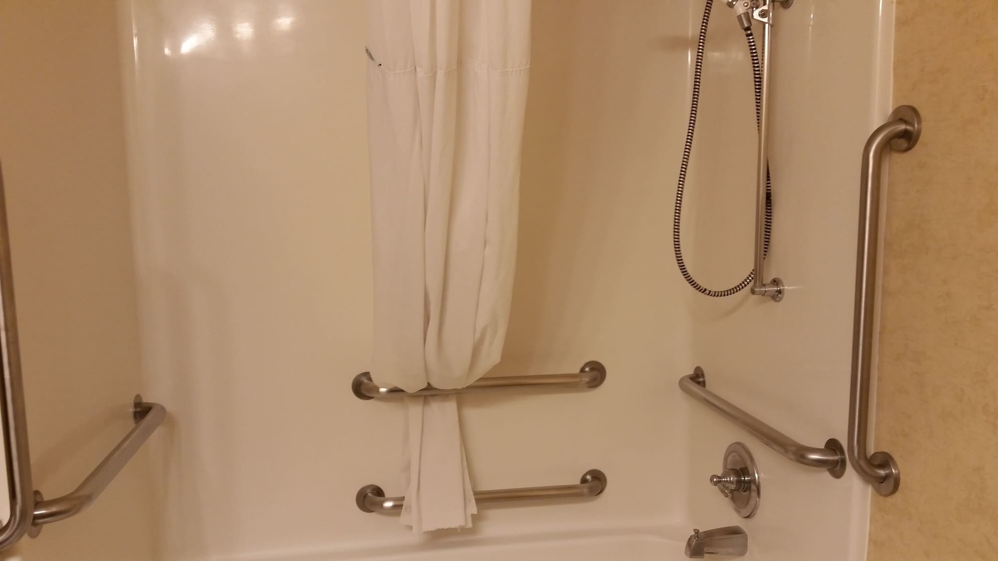 Days Inn & Suites by Wyndham Vancouver