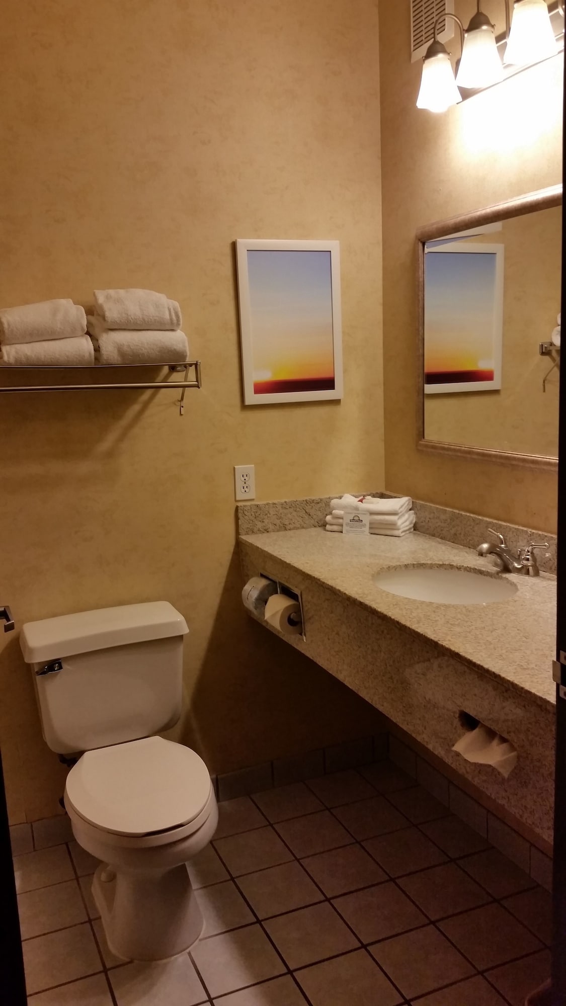 Days Inn & Suites by Wyndham Vancouver