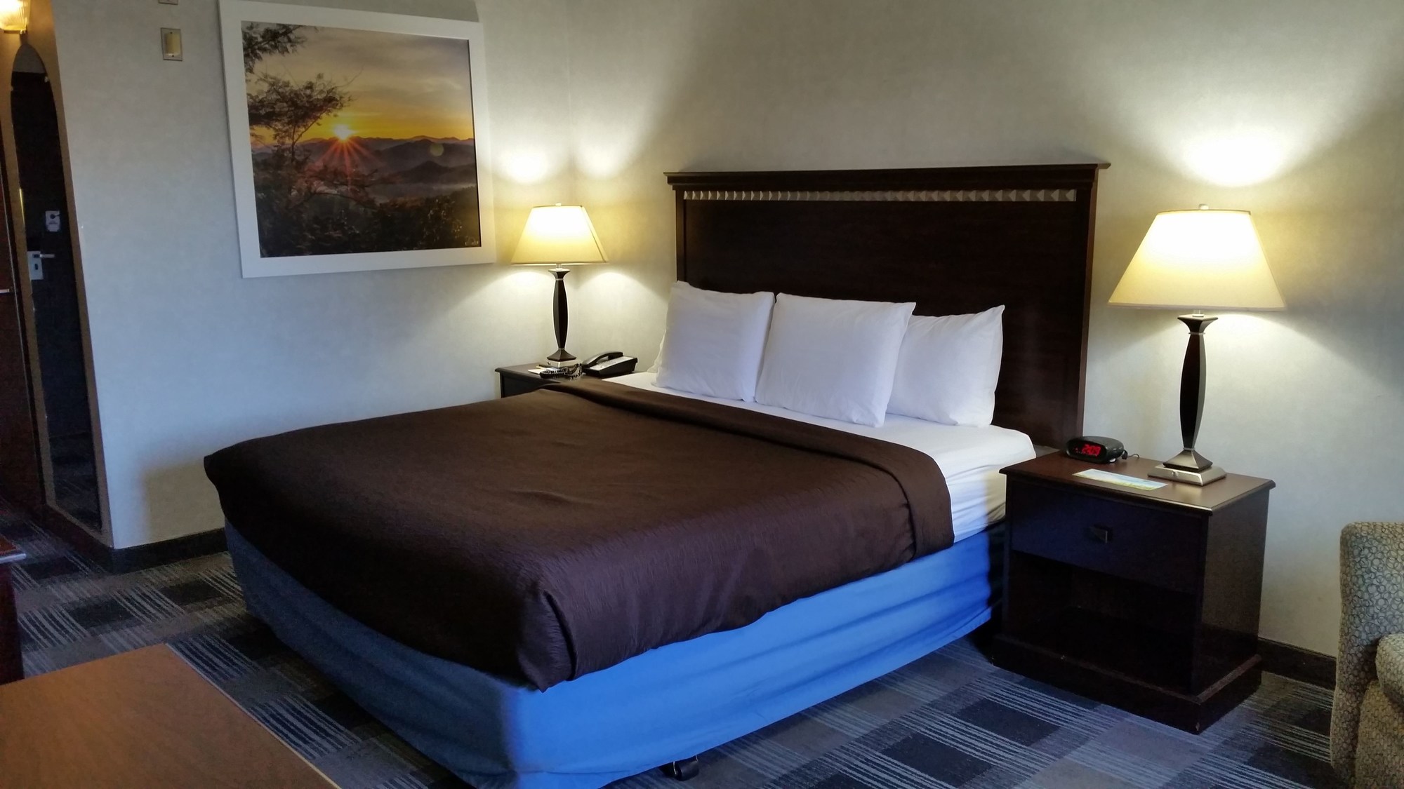 Days Inn & Suites by Wyndham Vancouver