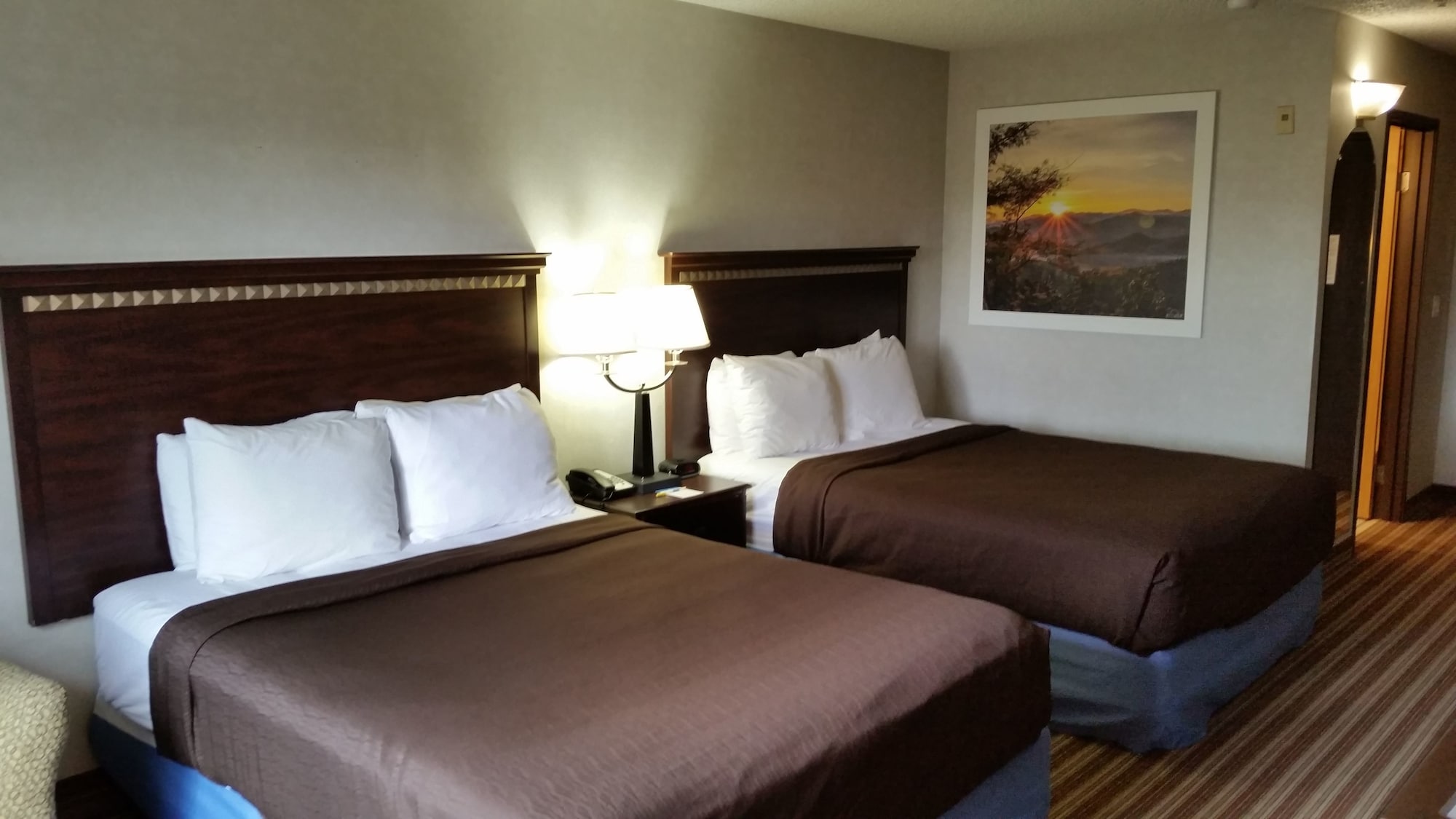 Days Inn & Suites by Wyndham Vancouver