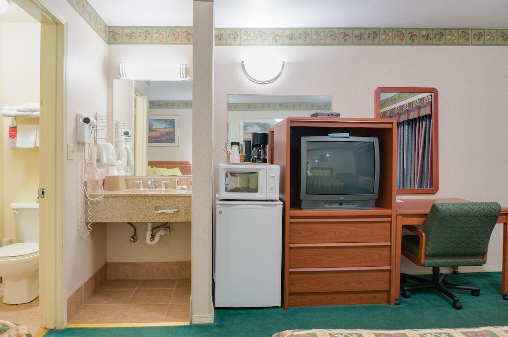 Studio6 Suites Vancouver, WA - Waterfront