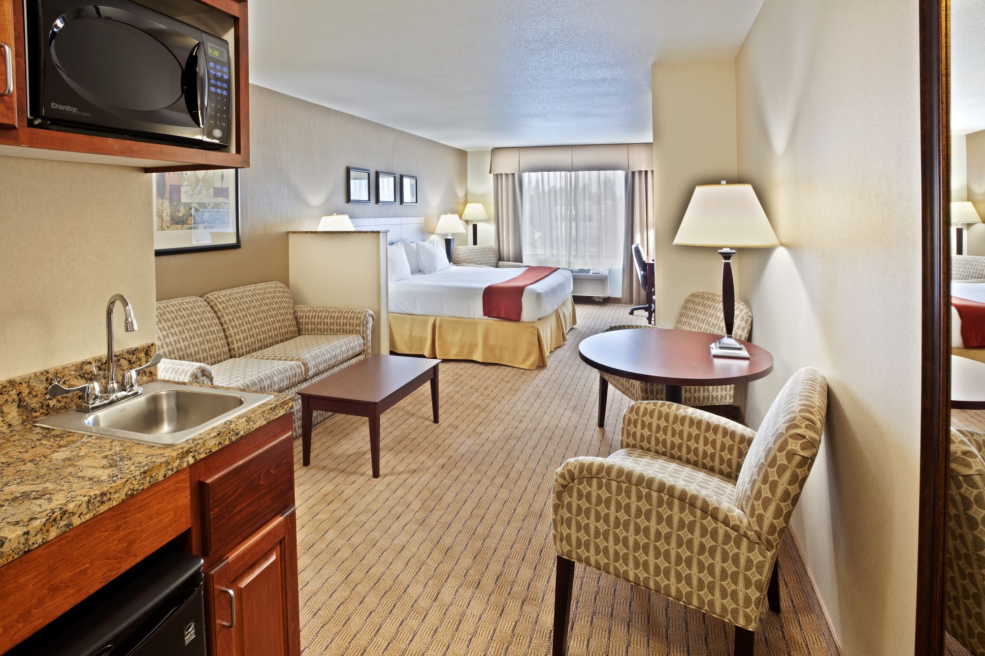 Holiday Inn Express Hotel & Suites Vancouver Mall/Portland Area