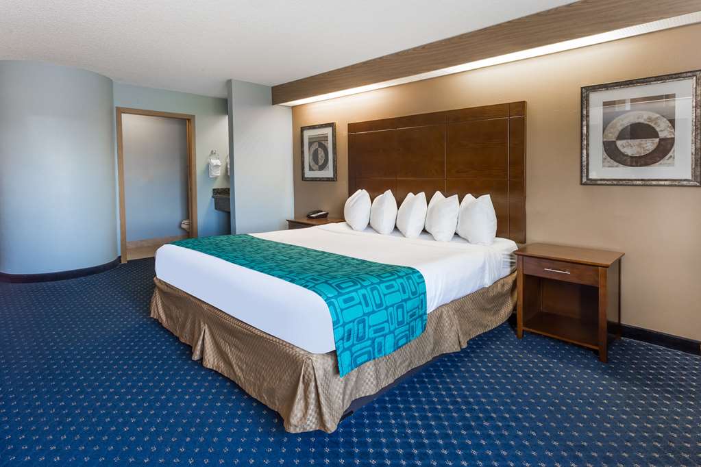 Howard Johnson by Wyndham Vancouver Hotel & Suites