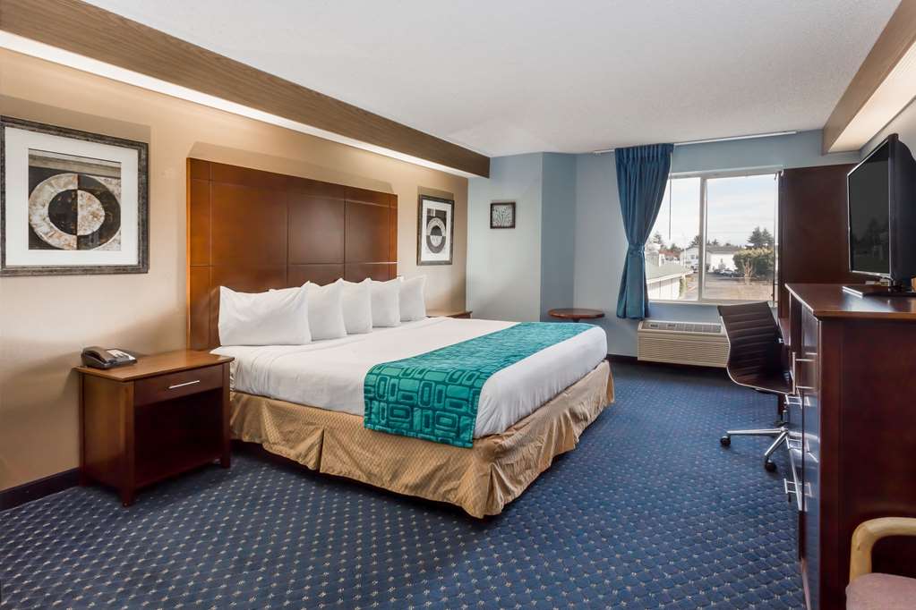 Howard Johnson by Wyndham Vancouver Hotel & Suites