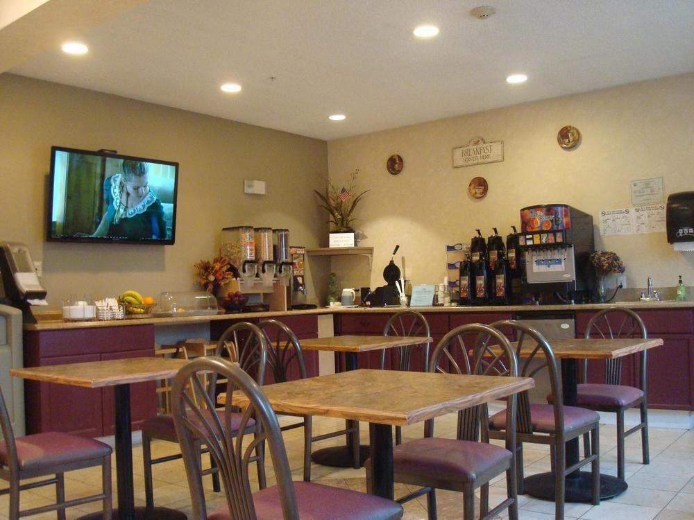 Howard Johnson by Wyndham Vancouver Hotel & Suites