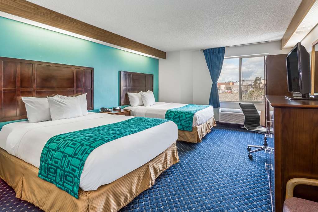 Howard Johnson by Wyndham Vancouver Hotel & Suites