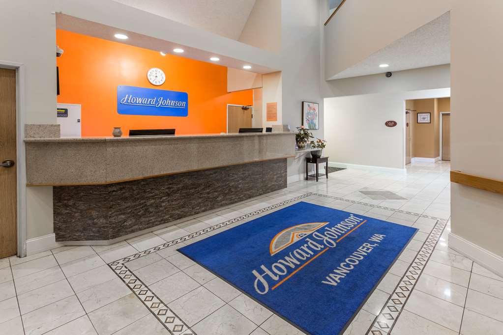 Howard Johnson by Wyndham Vancouver Hotel & Suites