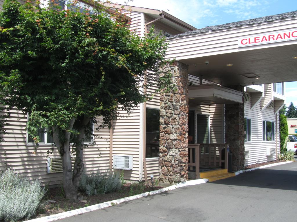 Red Lion Inn & Suites Vancouver