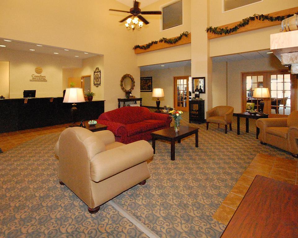 Comfort Inn & Suites