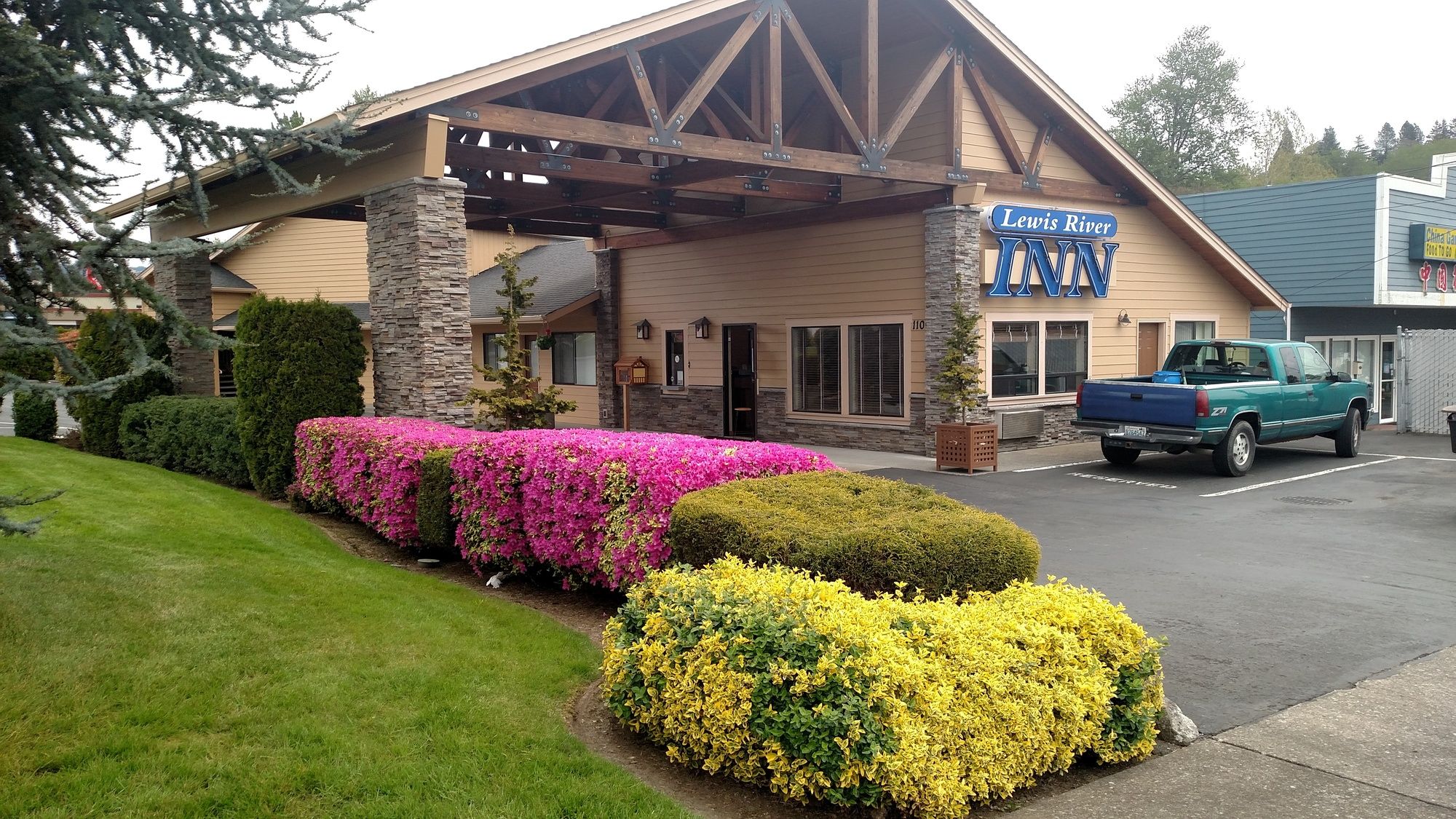 Lewis River Inn