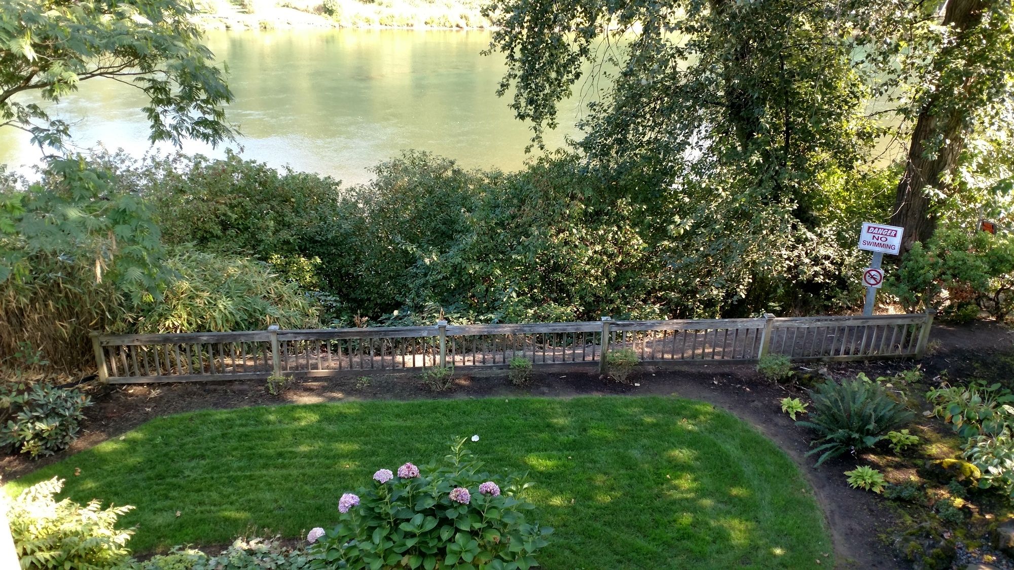 Lewis River Inn