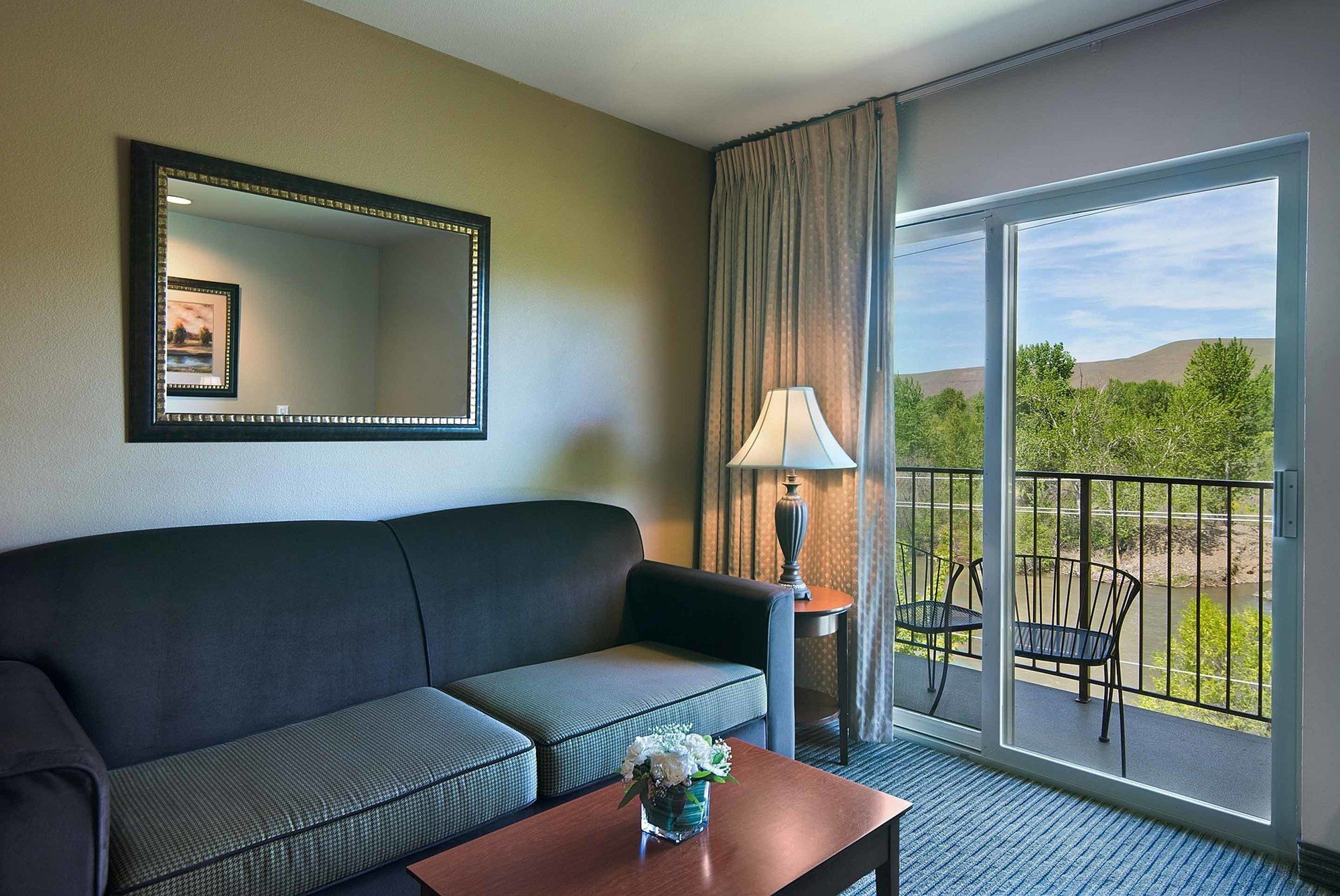 Oxford Suites Yakima