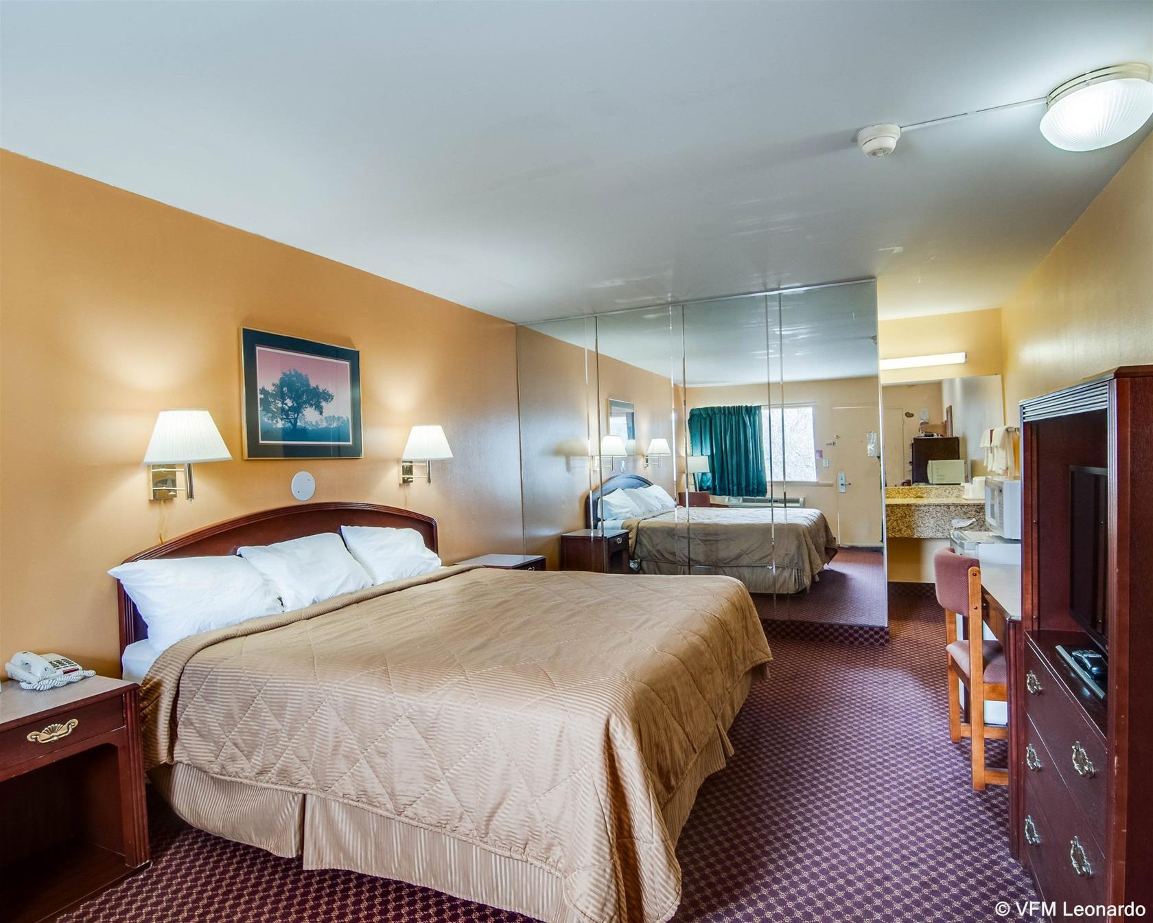 Econo Lodge Near Bluefield College