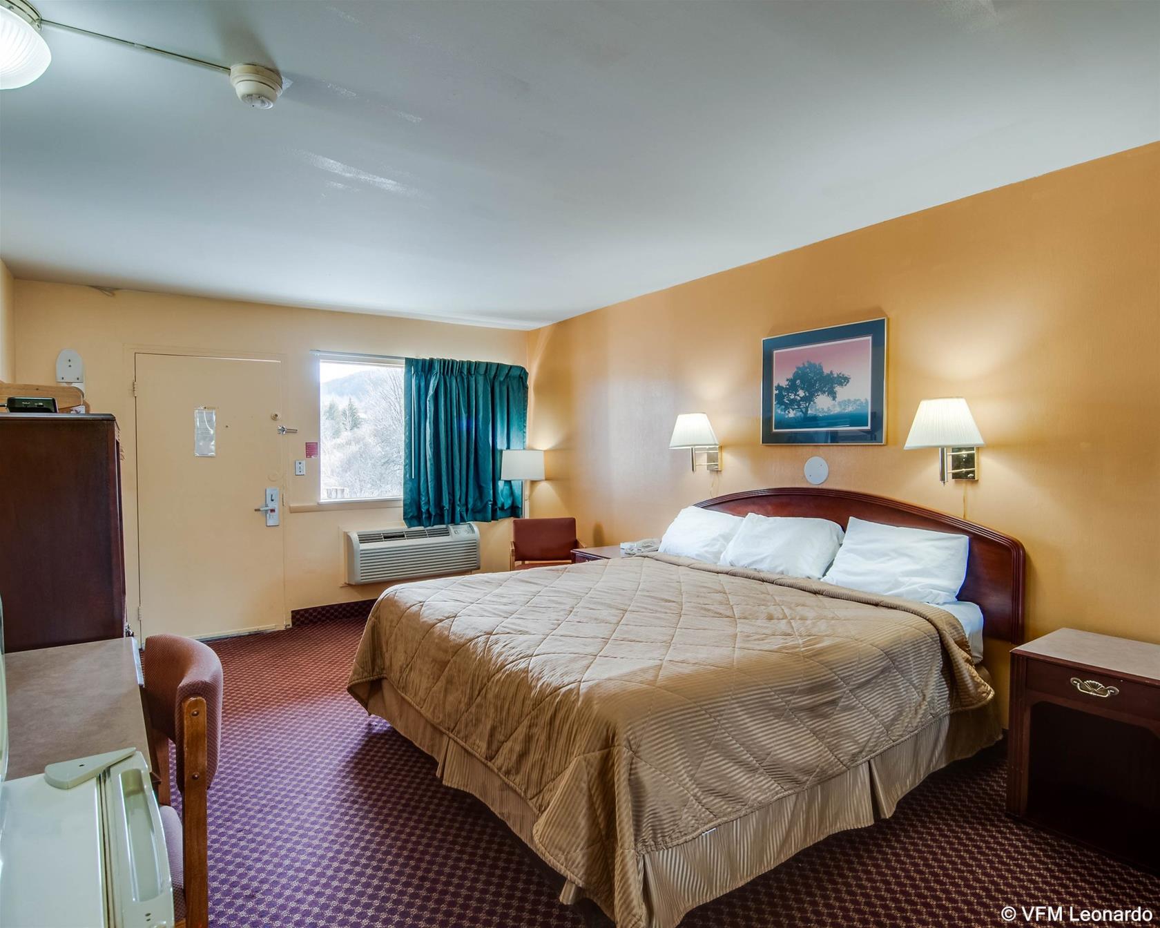 Econo Lodge Near Bluefield College