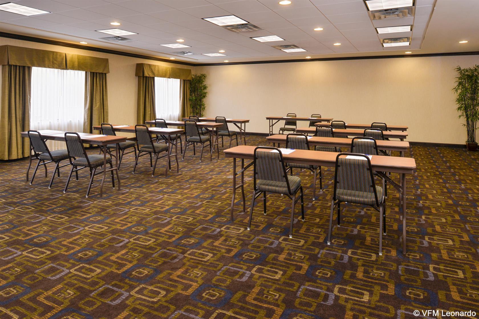 Holiday Inn Express Hotel & Suites Bridgeport