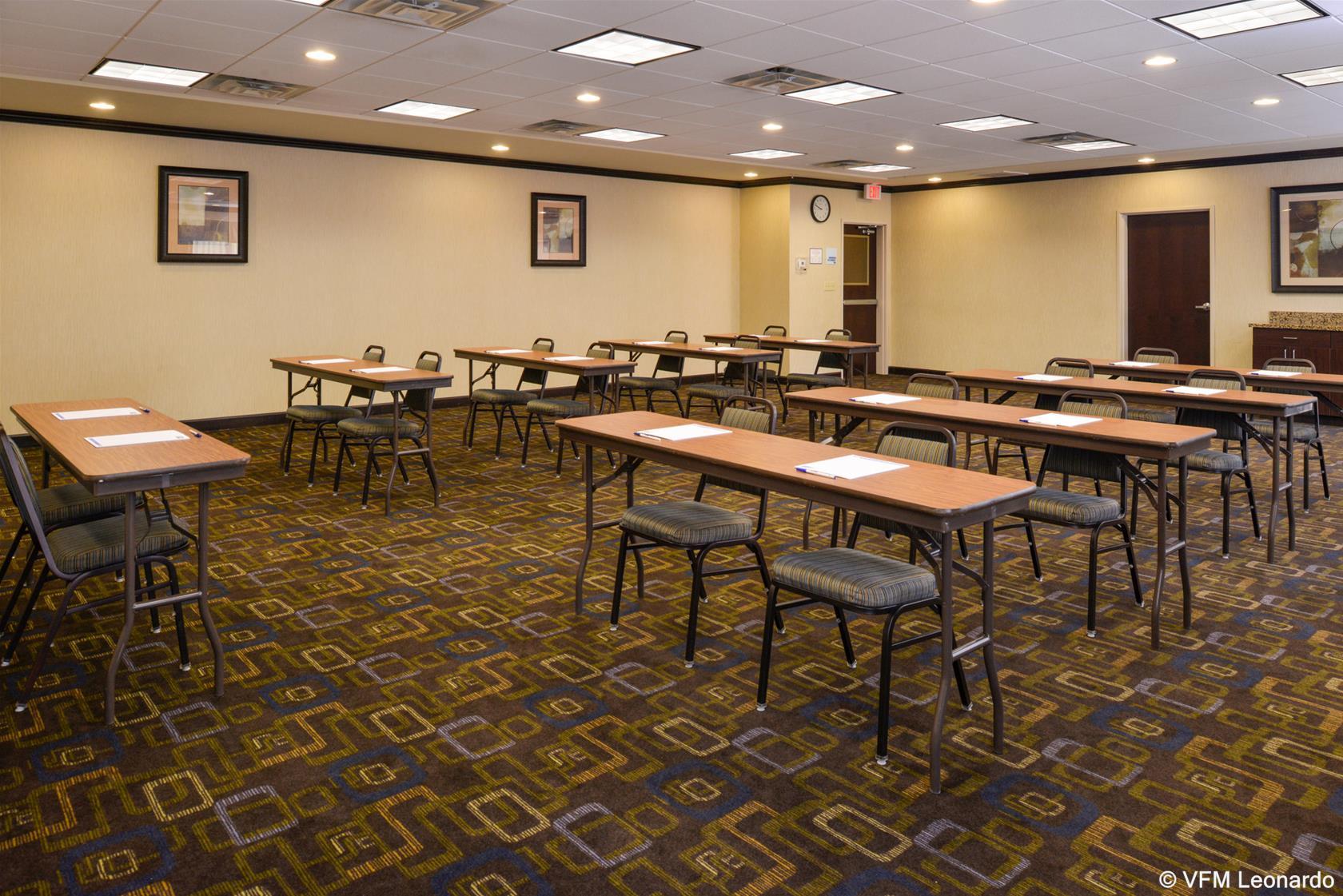 Holiday Inn Express Hotel & Suites Bridgeport