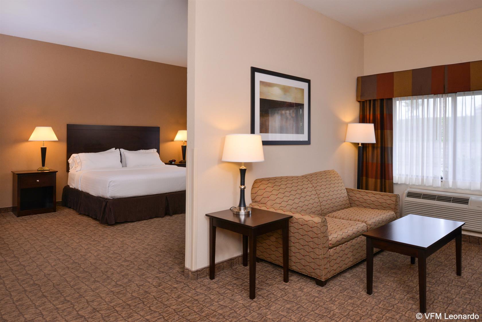 Holiday Inn Express Hotel & Suites Bridgeport