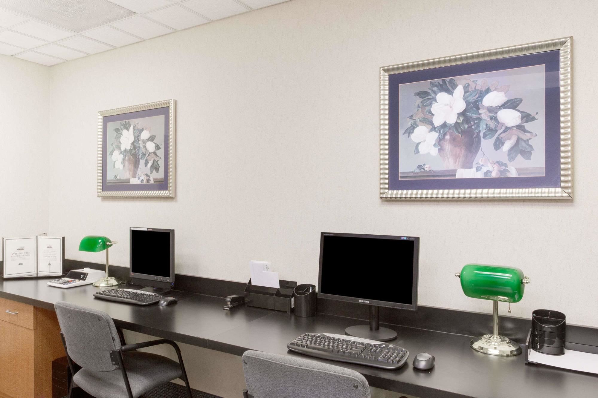 Wingate by Wyndham Bridgeport