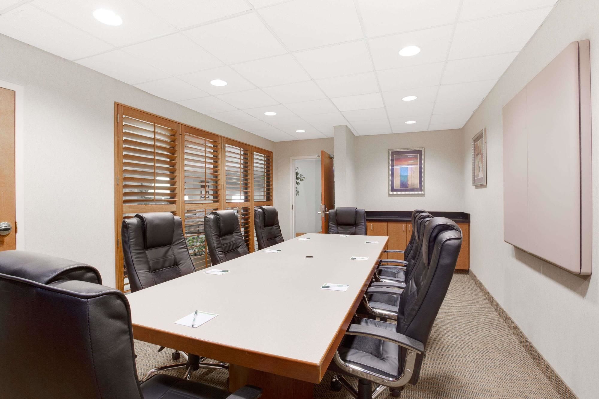 Wingate by Wyndham Bridgeport